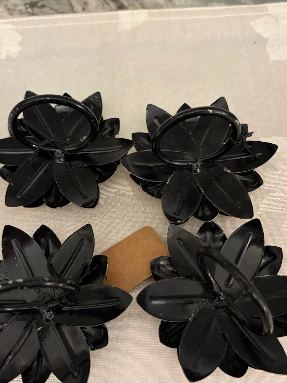 Vintage Pier 1 Imports Metal Flower Napkin Rings Set of 4 – New With Tags